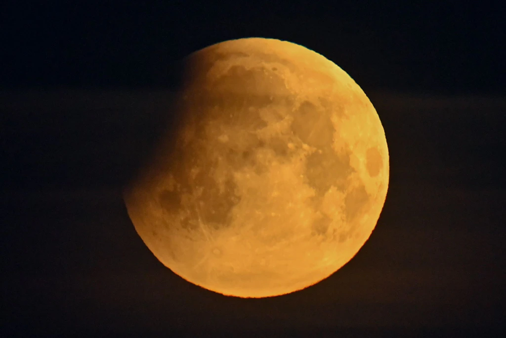 Der Beginn der Mondfinsternis 2022