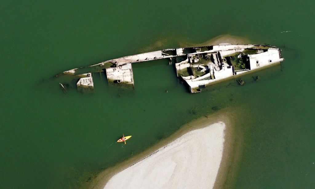 Niedrigwasser in der Donau: 80 Jahre alte Nazi-Kriegsschiffe tauchen wieder auf