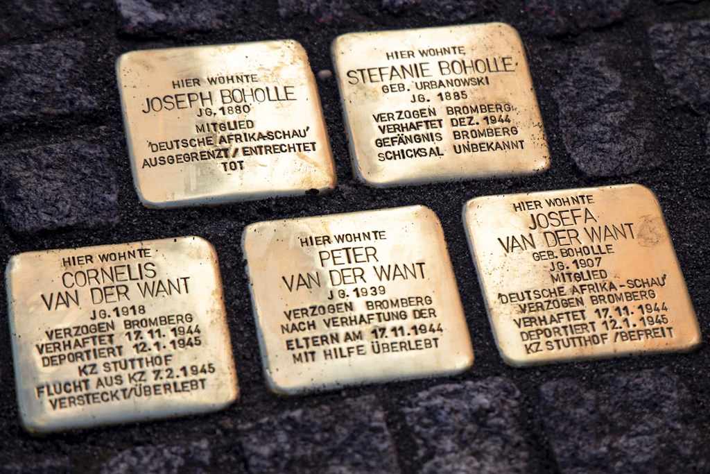 In vielen deutschen Städten gibt es Stolpersteine, mit denen an die Opfer der NS-Zeit erinnert wird.