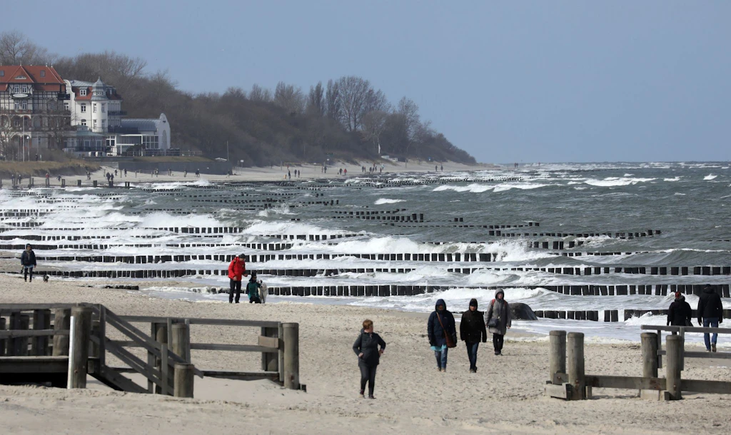 Sommersturm an der Ostsee: Warnung vor Sturmböen und Sturmfluten