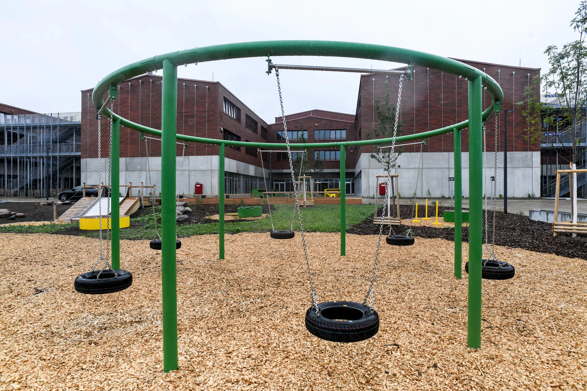 Die Schule vereint Grundschule, Sekundarstufe I sowie die gymnasiale Oberstufe nach dem Modell der Lern- und Teamhäuser und ist für die Ganztagsbetreuung ausgelegt.