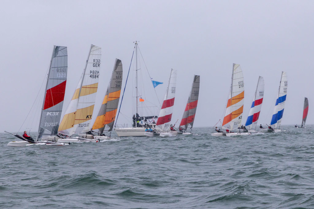 Warnemünder Woche: Segelsport auf Weltklasseniveau und Volksfest ziehen Tausende an