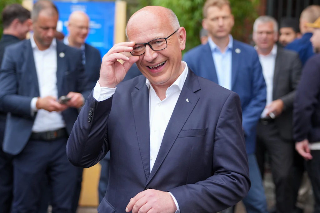 Berlins Bürgermeister Kai Wegner (CDU) bei der Eröffnung des Hoffestes. Vielen in der CDU ist nicht mehr zu Lachen zumute.