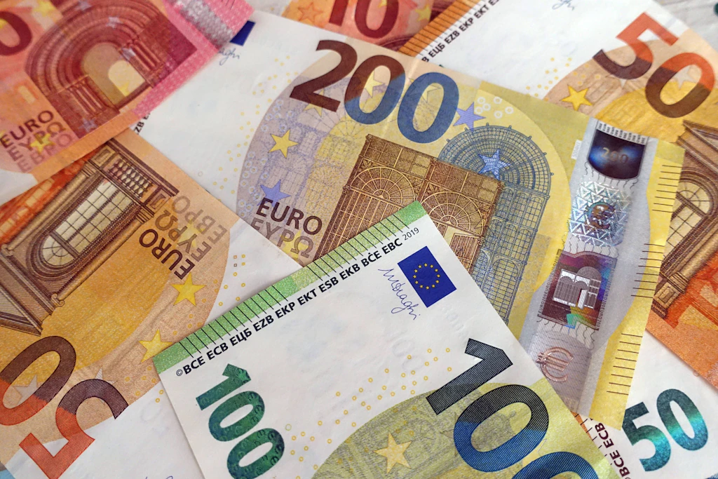 Neue Motive für Euro-Geldscheine geplant – aber wird Geld dadurch mehr wert?