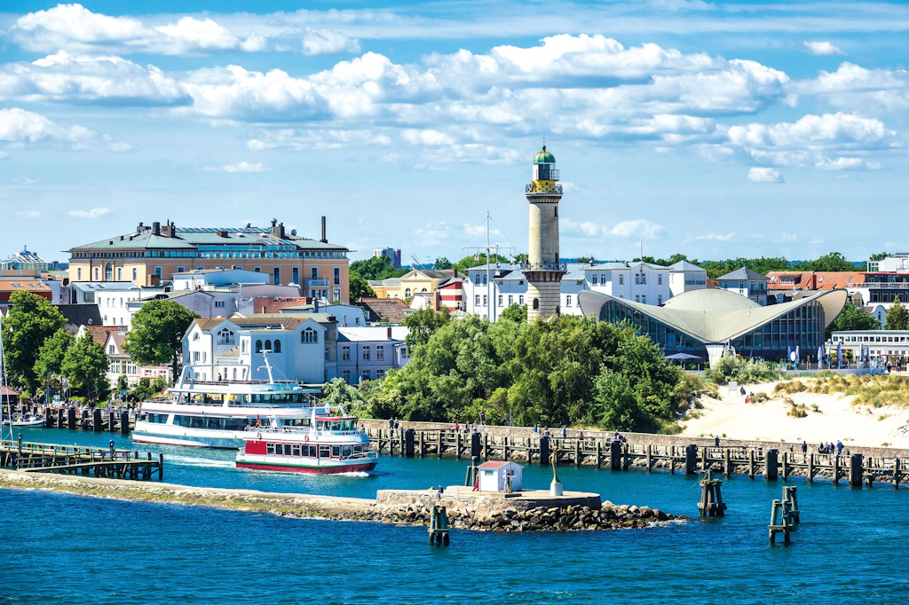 Warnemünder Brückenfest 2026: Programm, Brückendrehung und Open Ship