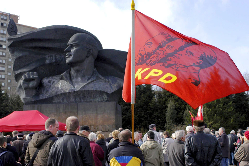 Thälmann-Denkmal Berlin, 26.03.2006 Kundgebung von PDS, KPD u. DKP zum 120. Geburtstag von Ernst Thälmann vor dem Thälmann-Denkmal im Prenzlauer Berg.