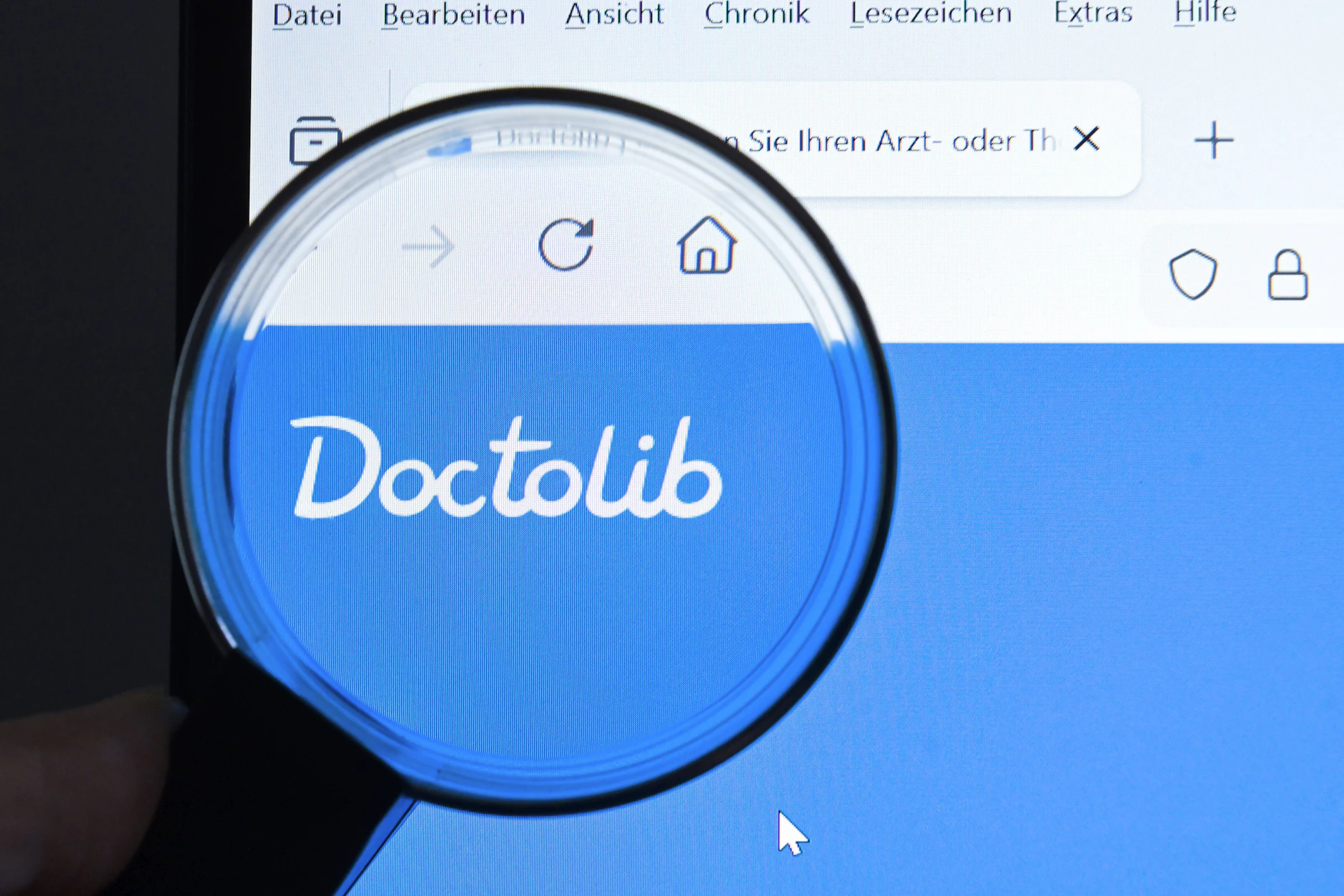 Doctolib möchte klarstellen, dass sie keine Privatpatienten bervorzugen.