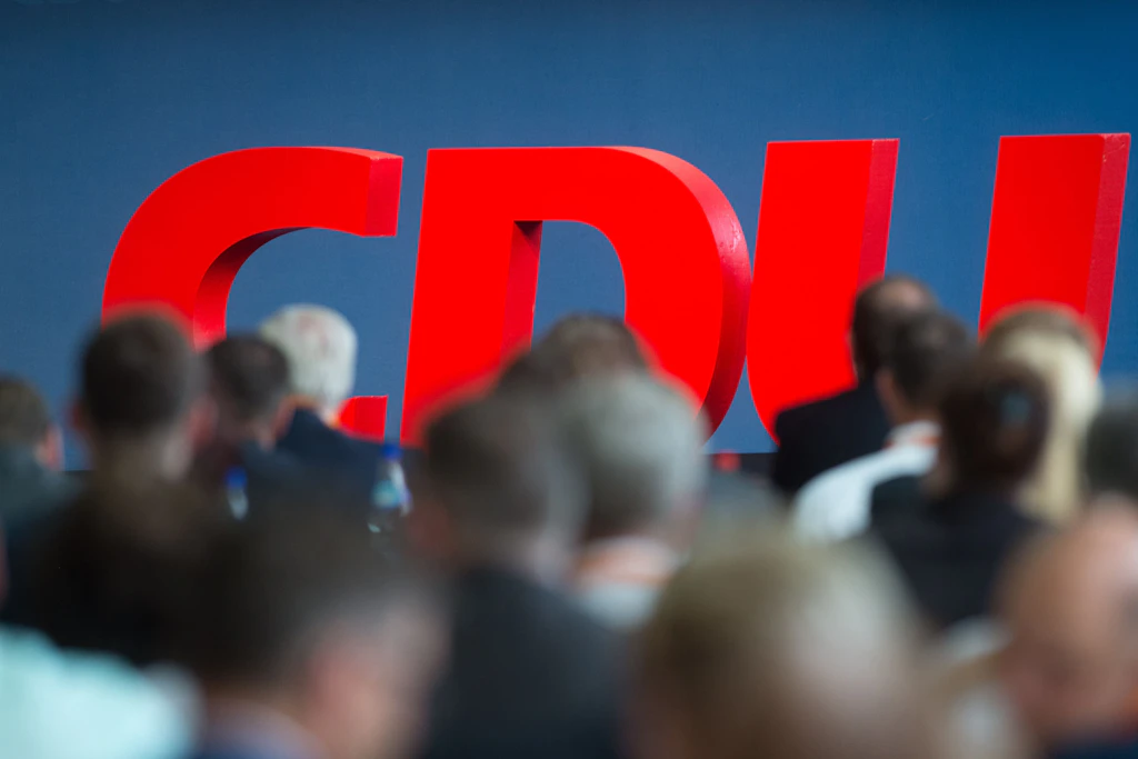 Die CDU in Brandenburg hält an dem Unvereinbarkeitsbeschluss gegenüber der AfD fest.