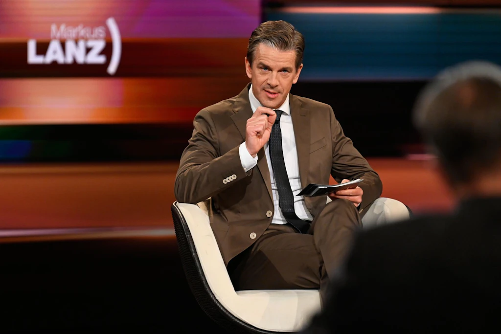 Markus Lanz äußert sich in einer Sendung kritisch über die Berichterstattung zu Ostdeutschland.