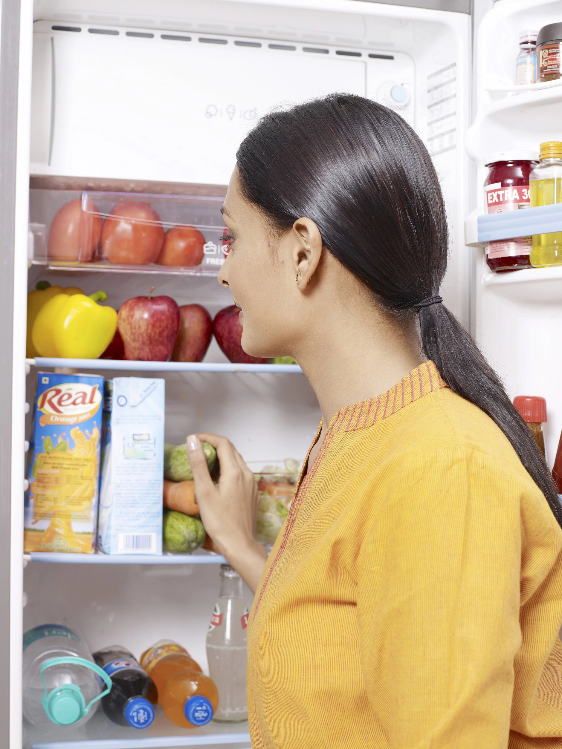 Woran könnte es liegen, dass wir immer wieder gedankenverloren in den Kühlschrank gucken? Wir haben nach Erklärungen gesucht.