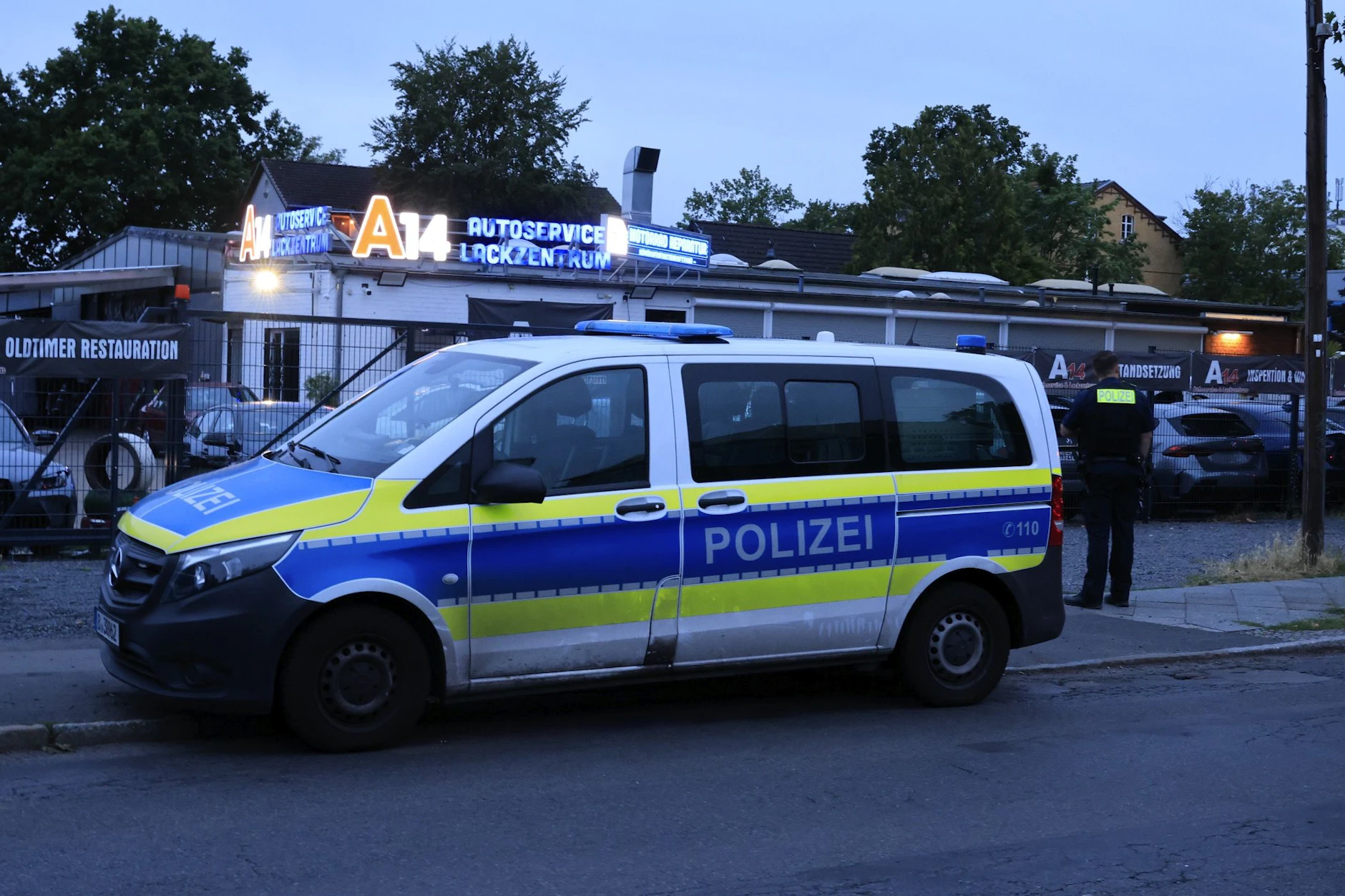 Polizeieinsatz in der Nacht zu Dienstag in Zehlendorf. Hier gab es eine Explosion.