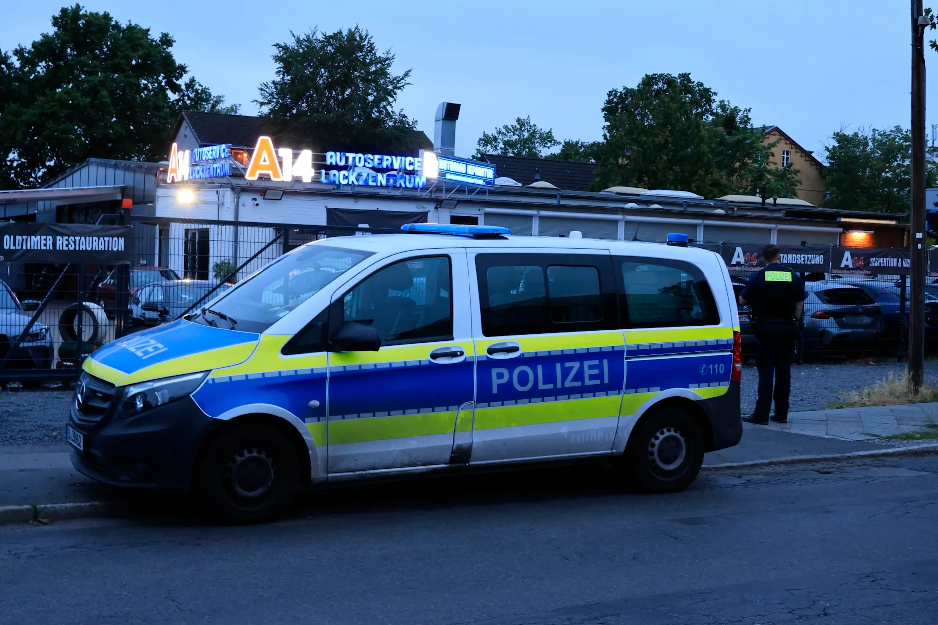 Zehlendorf: Explosion in Autowerkstatt erschreckt Anwohner