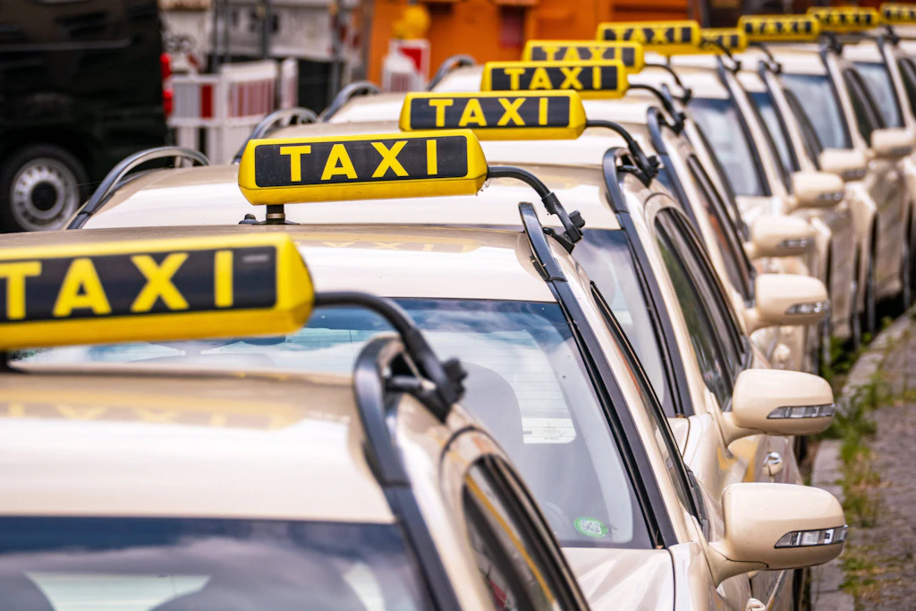 Auch das Taxi- und Mietwagengewerbe sollte nach Ansicht des Autors neu geregelt werden.