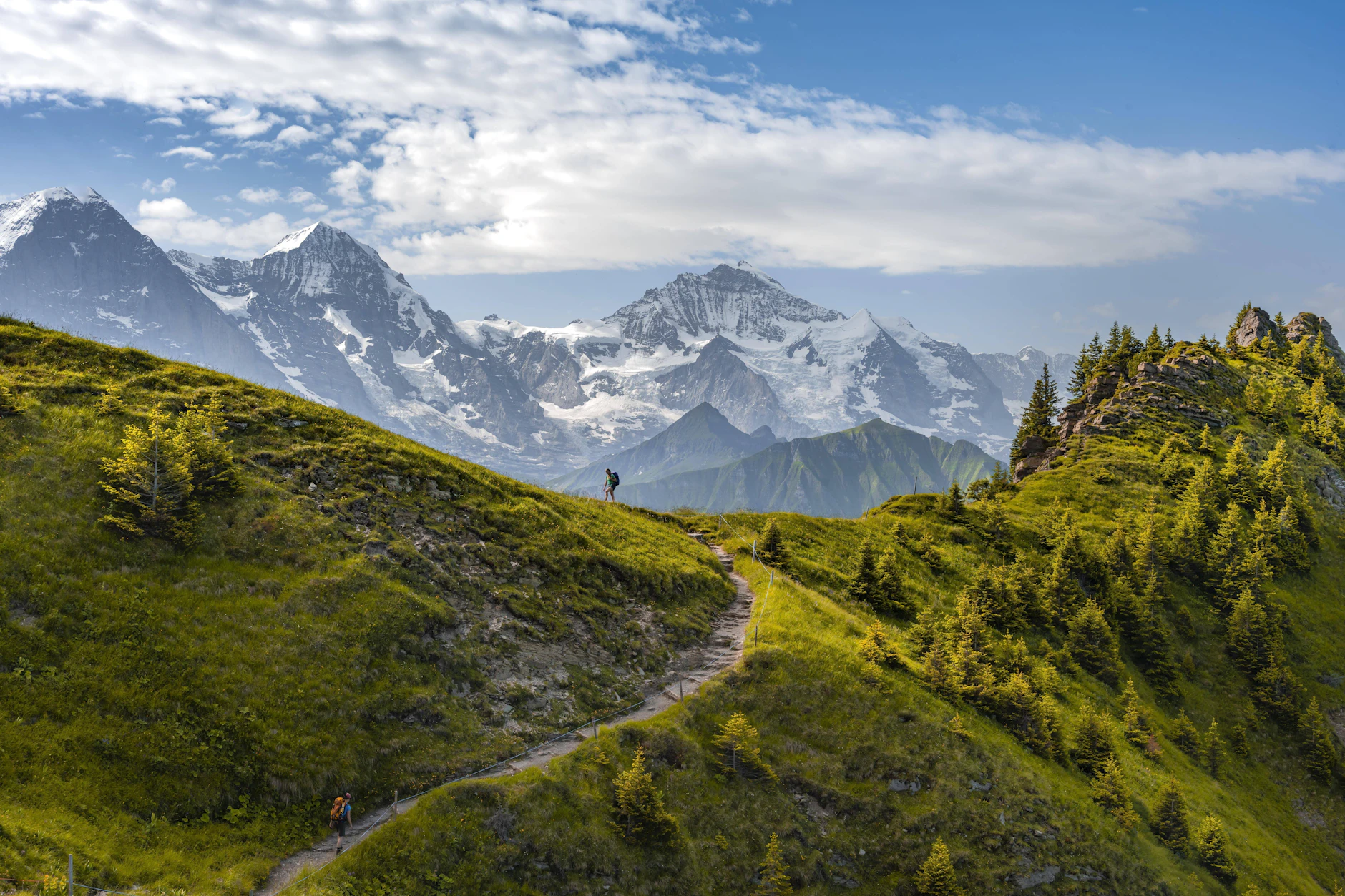 Wanderidylle in der Schweizer Jungfrau-Region: Noch ist es hier ruhig – doch Rekordzahlen an Touristen setzen der Bergwelt zunehmend zu. Foto: imago