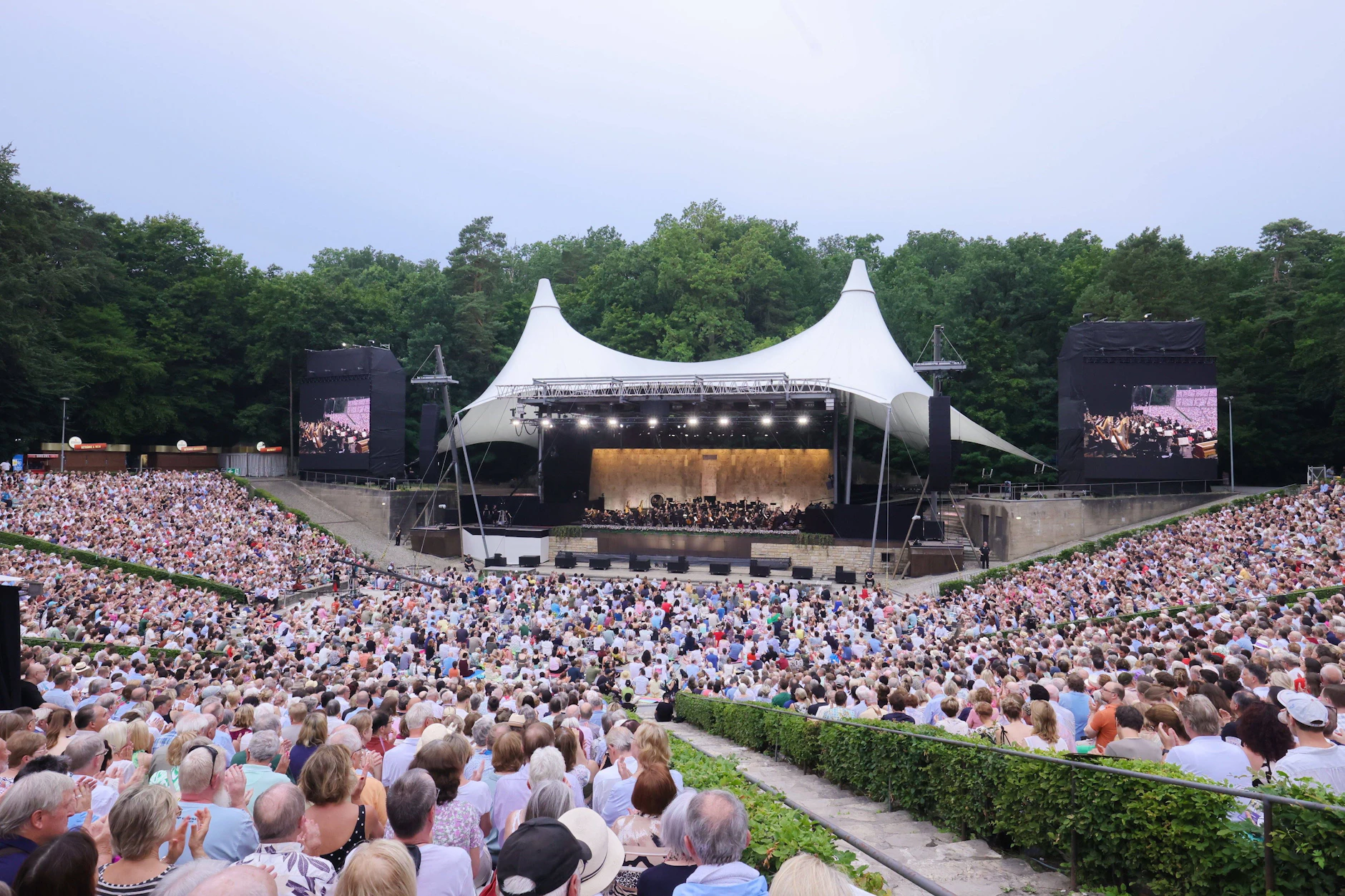 Große Konzerte in Berlin sind häufig schnell ausverkauft und deshalb besonders attraktiv für Ticket-Wiederverkäufer. (Symbolbild)