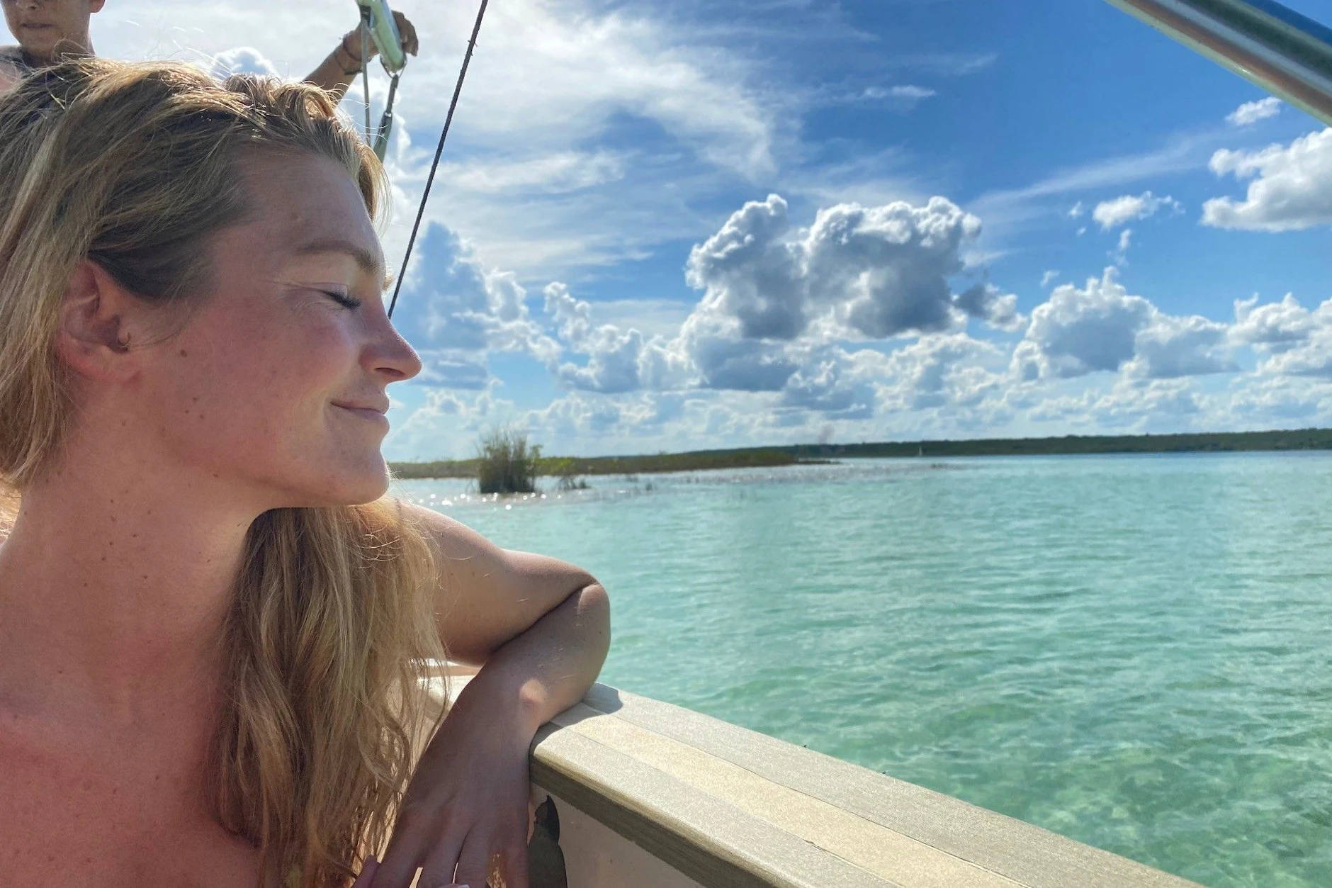 Denise genoss früher Sonne und Urlaub, heute ist sie oft zu Hause.