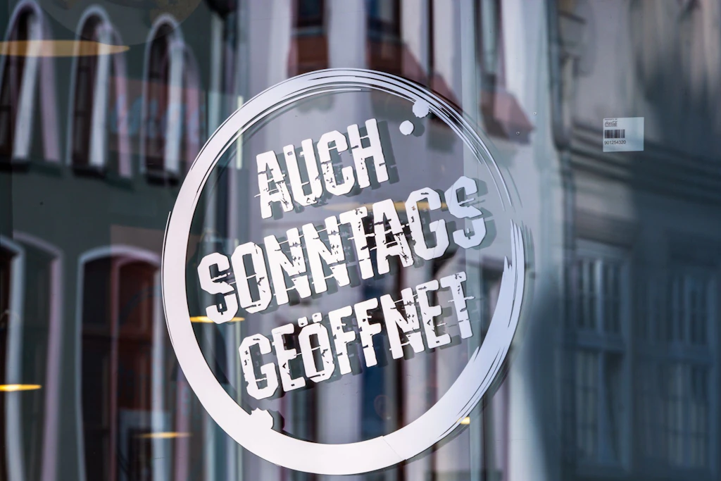 Sonntagsöffnung: DIHK-Präsident Adrian will Grundgesetz ändern
