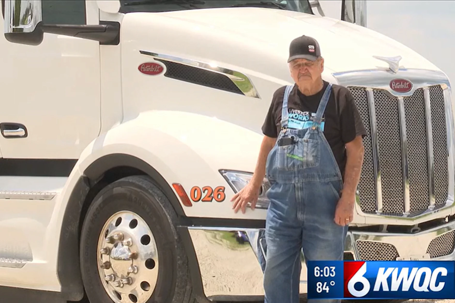 Orrin Asmus fährt mit 93 Jahren einen Sattelschlepper für eine Spedition in Iowa.