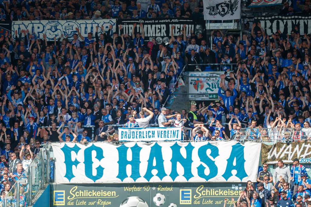 Ostseestadion: Für Fans vom Hansa Rostock steht der Rahmenterminplan ihrer Mannschaft für die neue Saison fest.