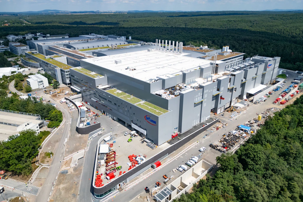 Blick auf die Infineon Smart Power Fab bei Dresden