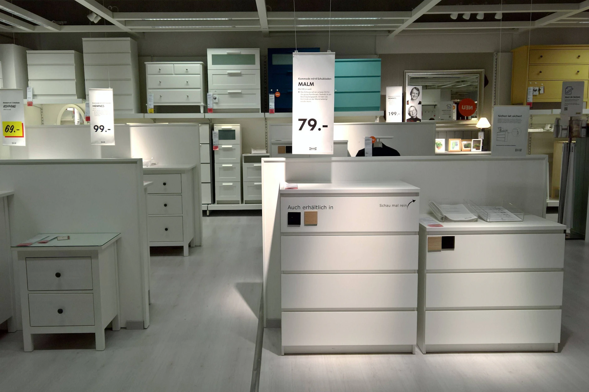 In der Ikea-Ausstellung ist die Malm-Kommode bislang fester Bestandteil des Sortiments – bald wird das Regal an dieser Stelle leerer