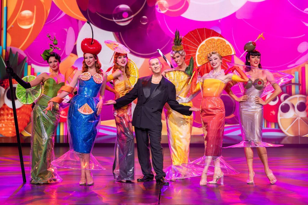 BLINDED by DELIGHT: Die Grand Show im Friedrichstadt-Palast. Tickets hier!