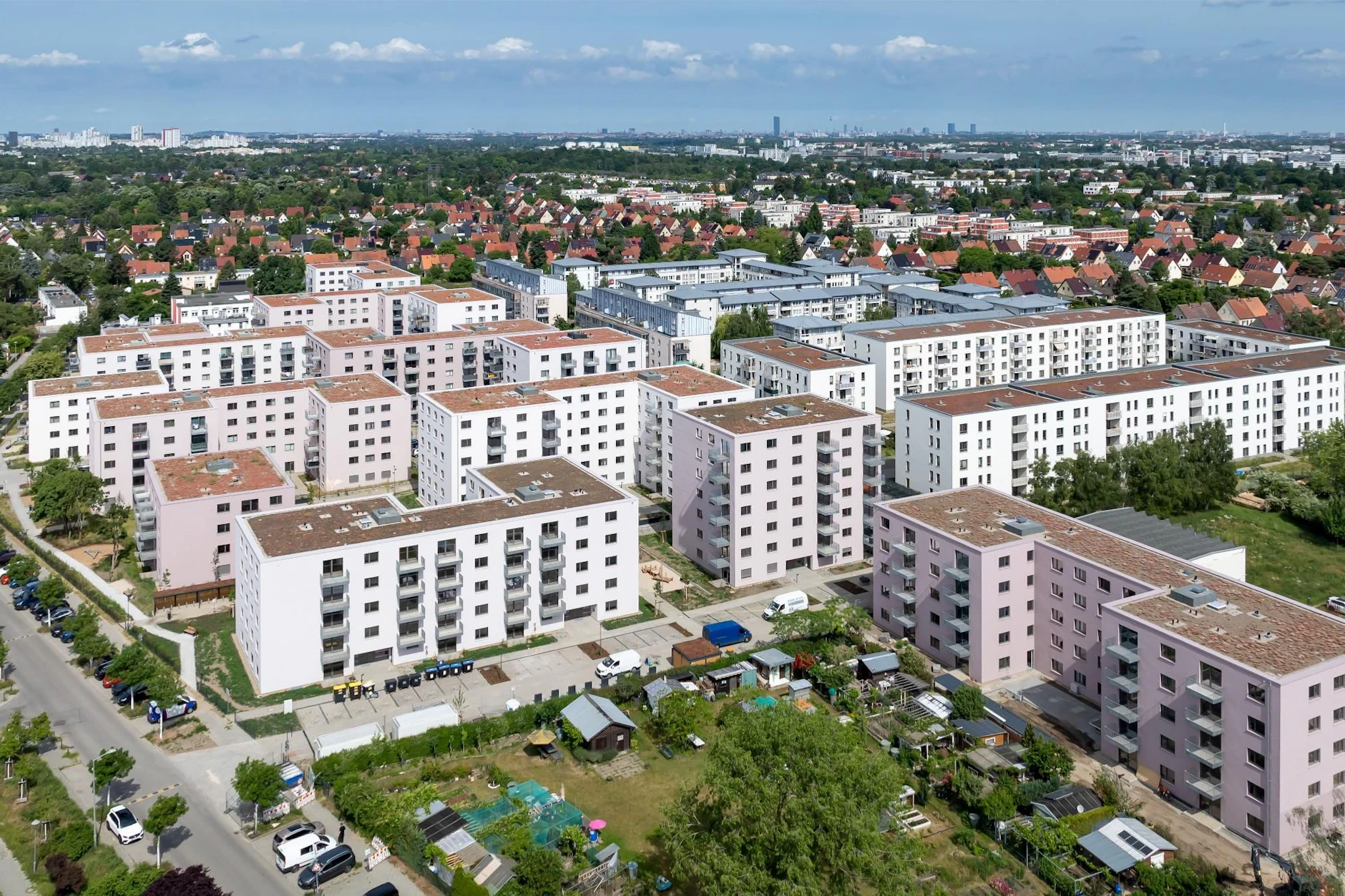 583 neue Wohnungern in Altglienicke: Die 14 neuen Gebäude mit vier bis sieben Geschossen sollen sich durch abgestufte Höhen harmonischer in die umliegende Bebauung einordnen.