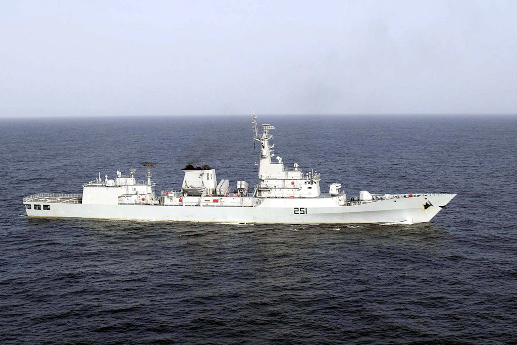 Die pakistanische Fregatte PNS Zulfiqar ist an der Suche nach dem vor Karachi vermissten K2-Airways-Flugzeug beteiligt.
