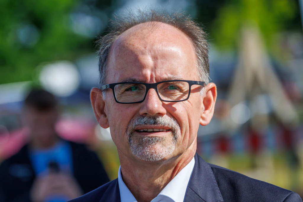 Wirtschaftsminister Wolfgang Blank (parteilos): „Mit einem einfachen Zugang zu Künstlicher Intelligenz stärken wir die Innovationskraft und Wettbewerbsfähigkeit unserer Unternehmen.“