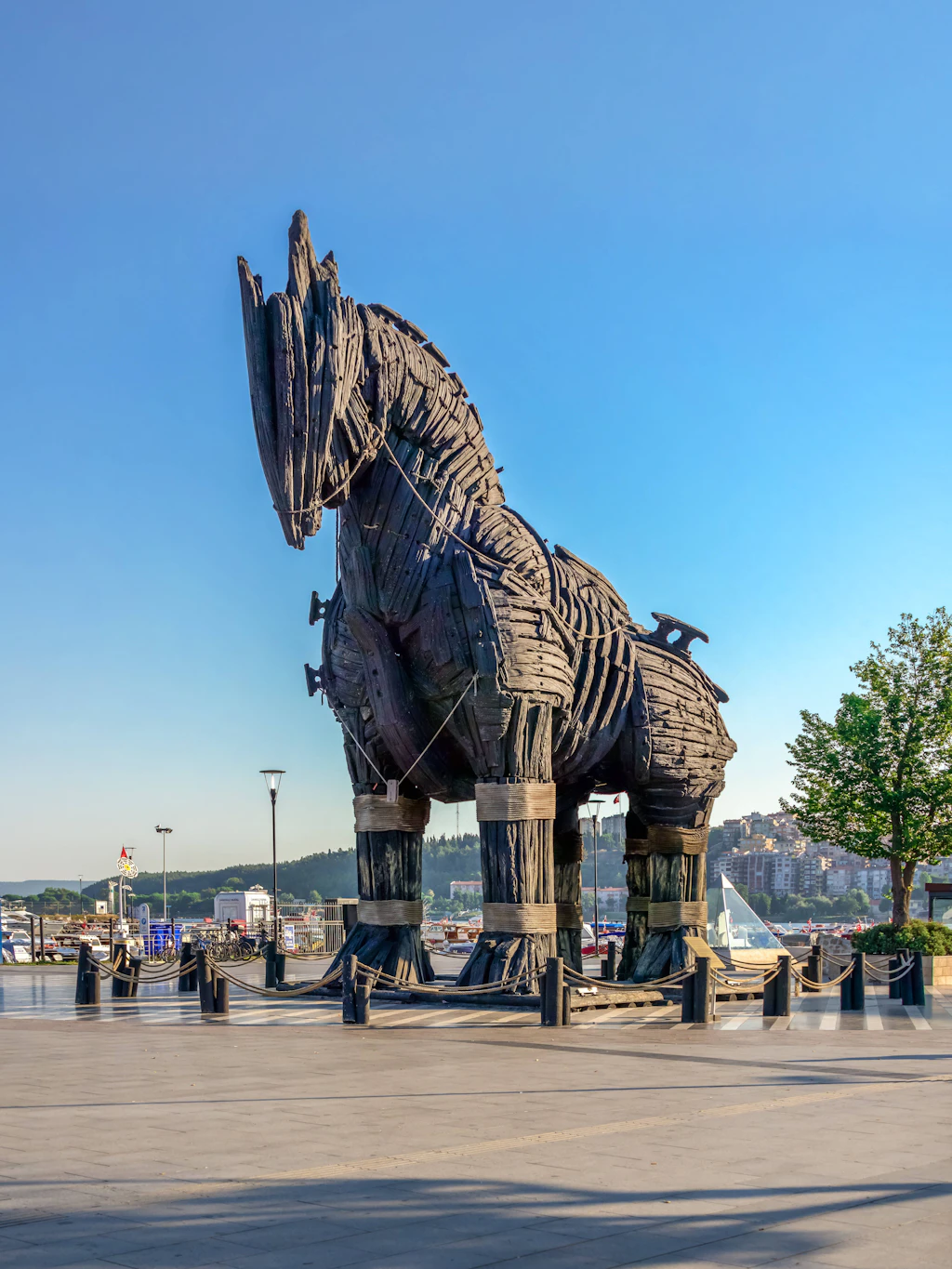 Trojanisches Pferd in der türkischen Hafenstadt Canakkale, die für ihre historischen Stätten bekannt ist.
