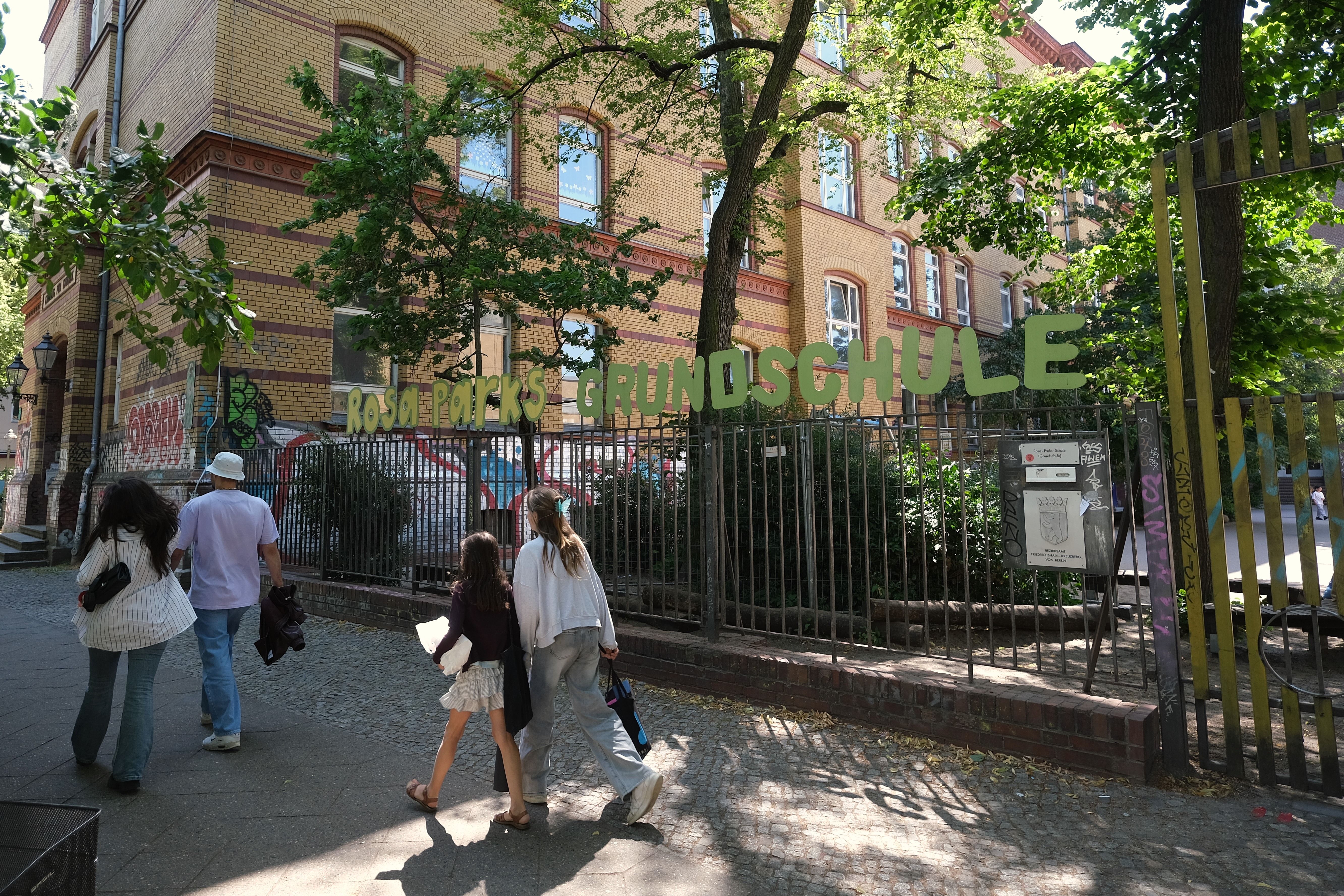 Wieder Protest: Suchtkranke sollen jetzt in Kreuzberger Grundschule einziehen