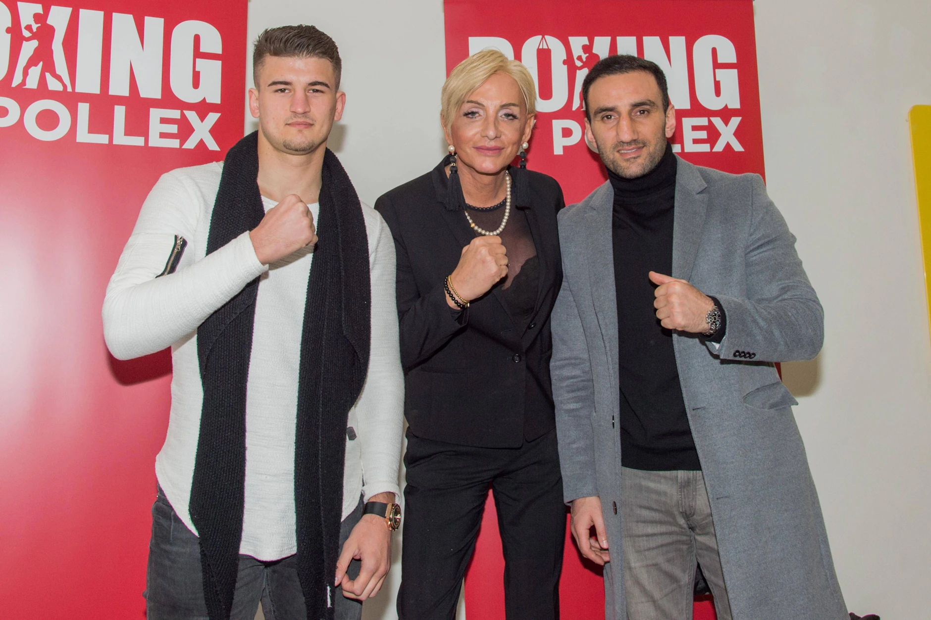 Etchika Pollex (M.) im März 2018 mit den Boxern Jack Pascali und Karo Murat (r.).