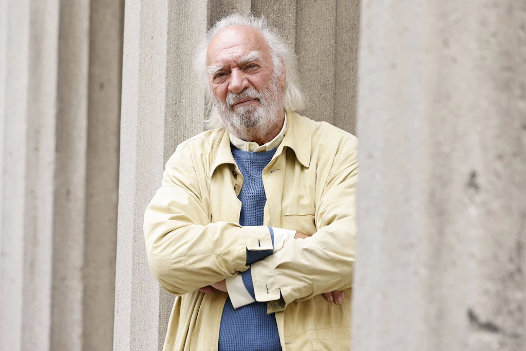 Achim Wolff vor vier Jahren bei einem Fototermin vor dem Schlosspark-Theater in Berlin-Steglitz.