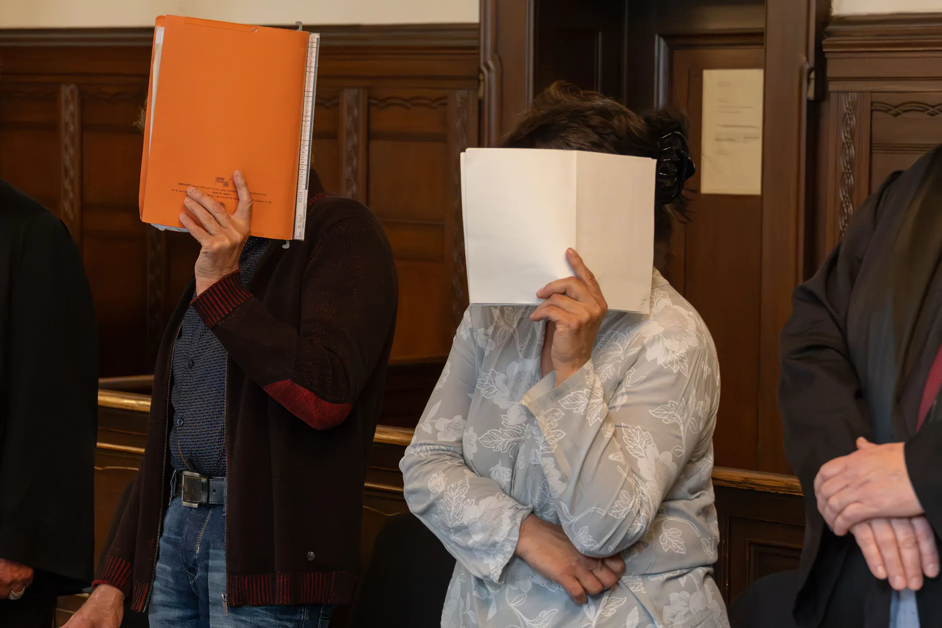 Friedhofs-Diebe aus Berlin vor Gericht: Haftstrafen