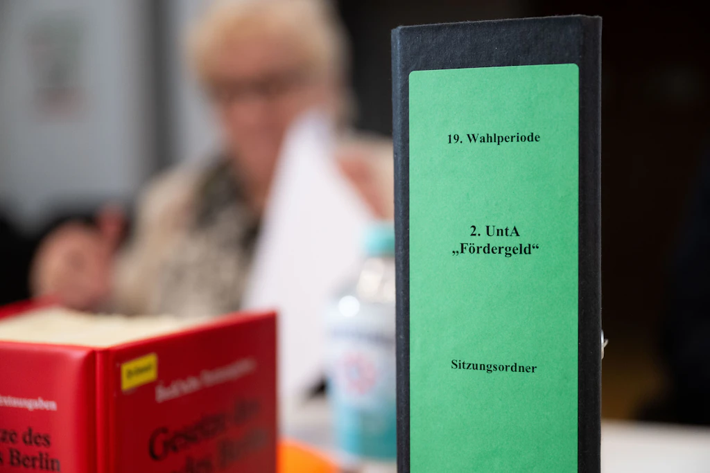Fördermittelaffäre Berlin: Ausschuss bei Schuldfrage gespalten