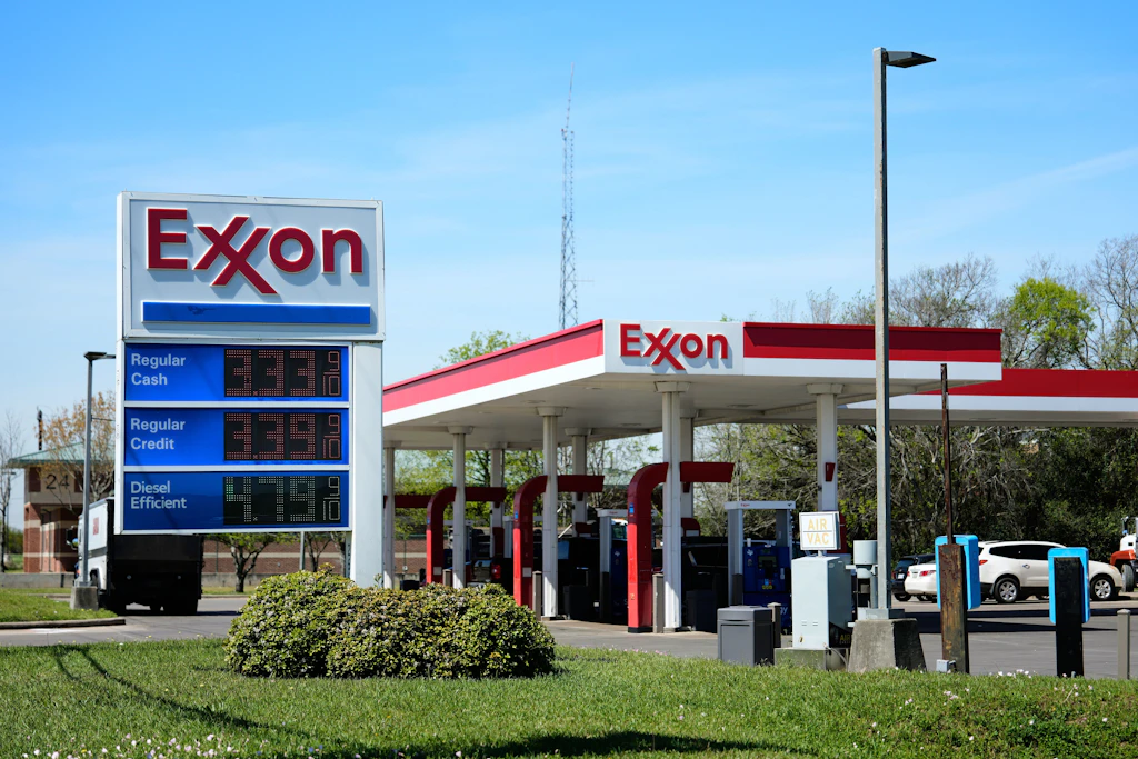 Eine Exxon-Tankstelle in Texas. Der Konzern erwartet für das zweite Quartal einen Nettogewinn von 15 Milliarden Dollar.