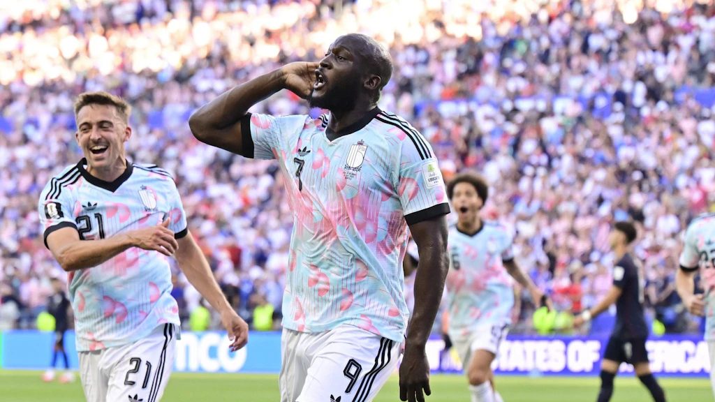 Romelu Lukaku (M.) traf gegen die USA und sandte mit seinem Jubel eine Botschaft ins Weiße Haus.