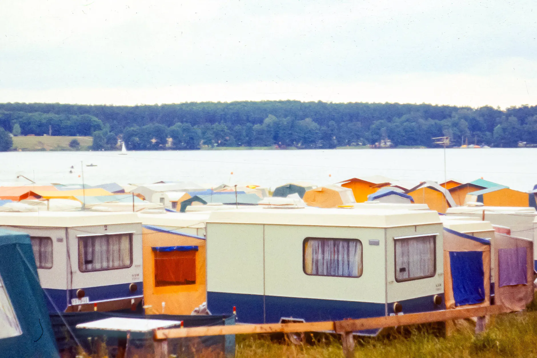 Auch gut 37 Jahre nach der Wende können Urlauber an vielen Orten noch Ferien wie zu DDR-Zeiten erleben.