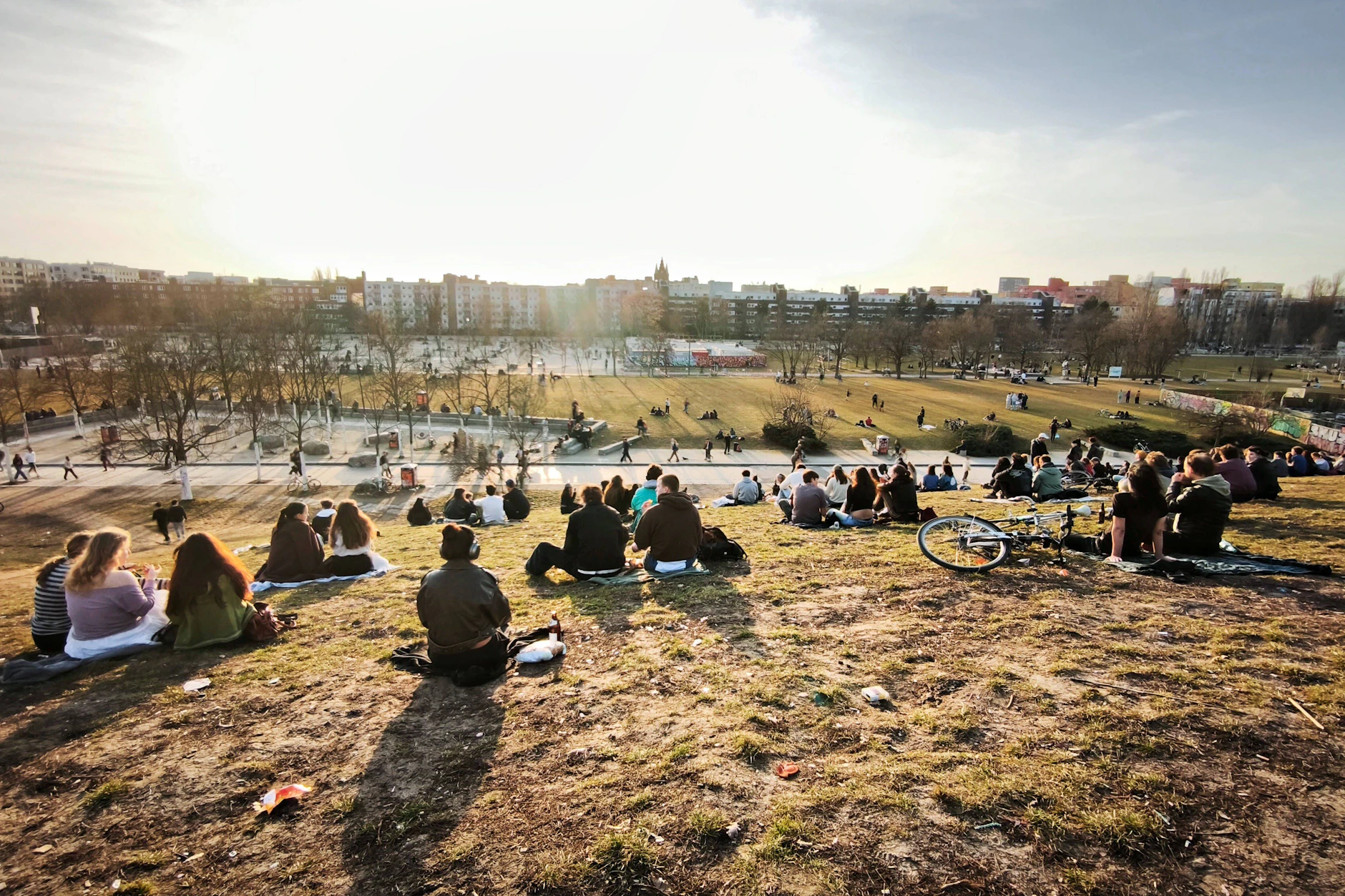 Besonders bei gutem Wetter zieht der Sonnenhügel zahlreiche Besucher an.
