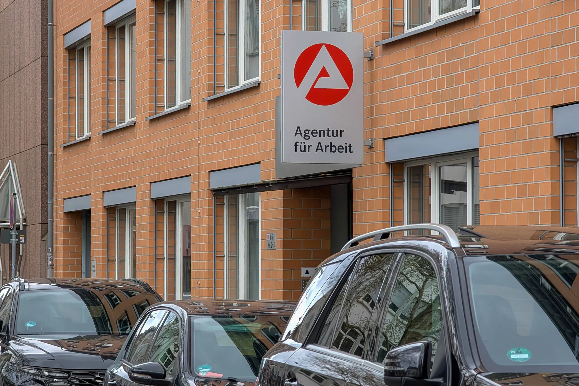 Ein Jobcenter in Mannheim. Hier wird Pascal dabei unterstützt, endlich eine Arbeitsstelle halten zu können.