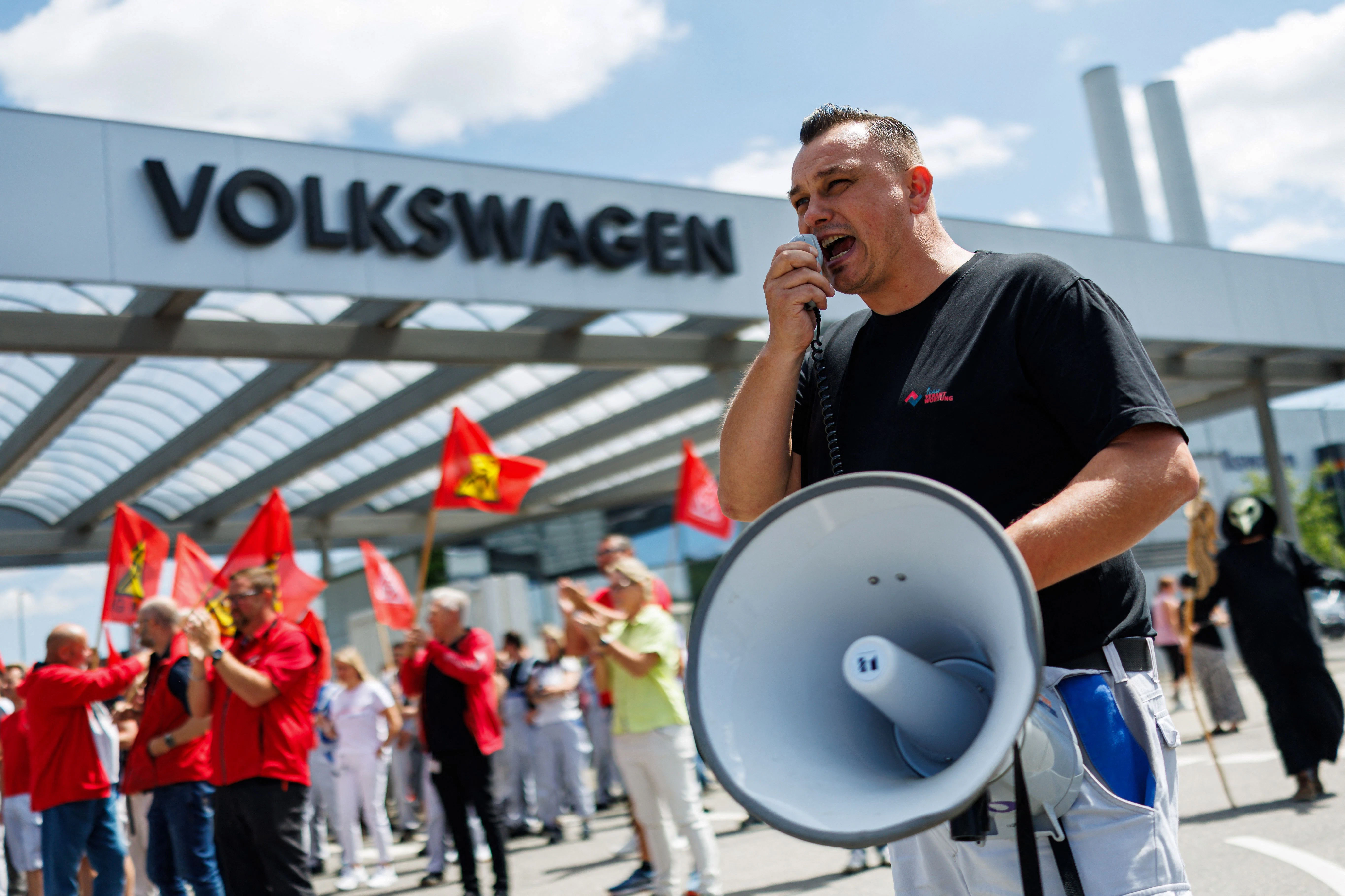 Ein gefährliches Modell greift um sich: Erst Stellen streichen, dann Ehrenamt einfordern