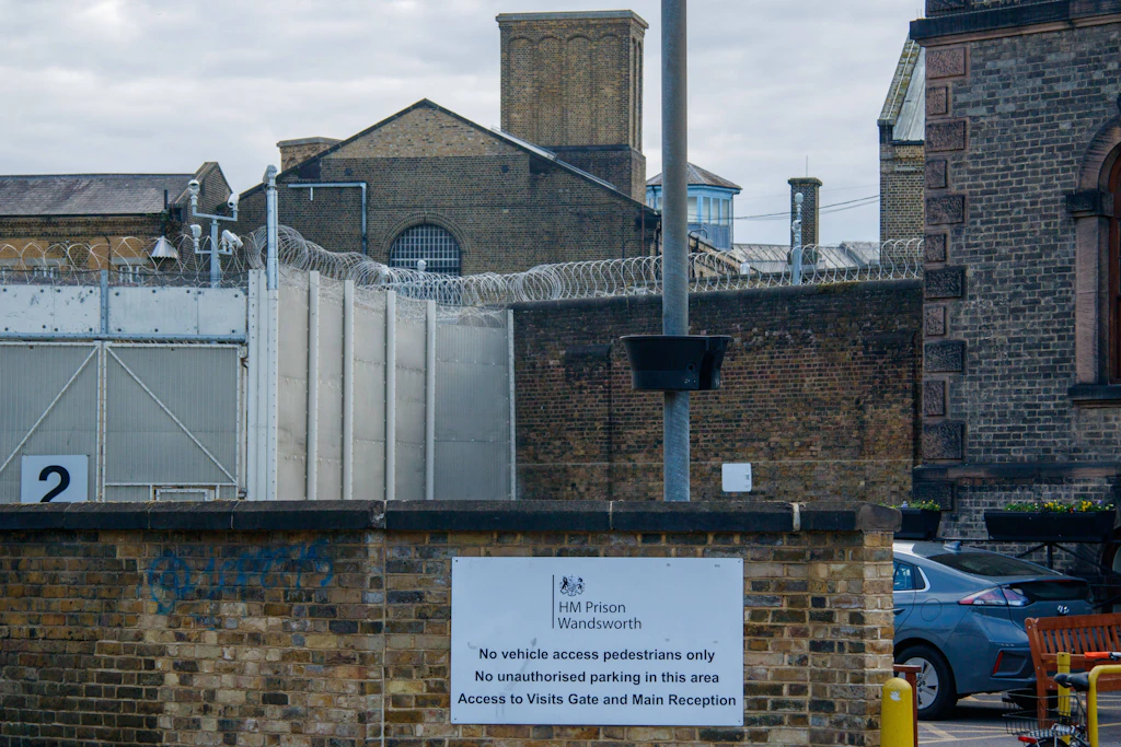 Tausende trotz Fußfessel nicht überwacht – Großbritannien baut System dennoch aus