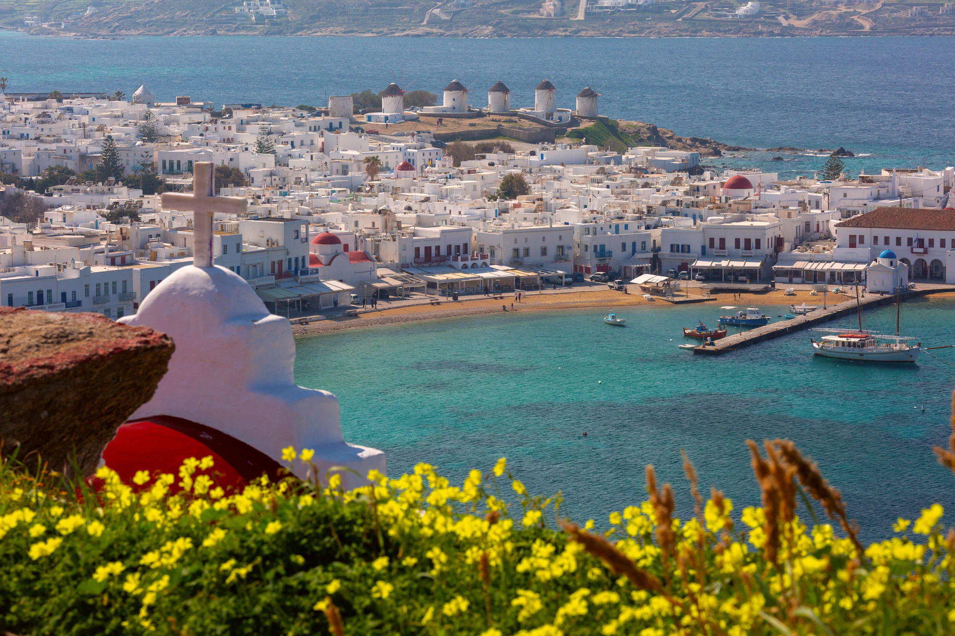 Nicht nur der Hafen von Mykonos zieht die Reichen und Schönen an.