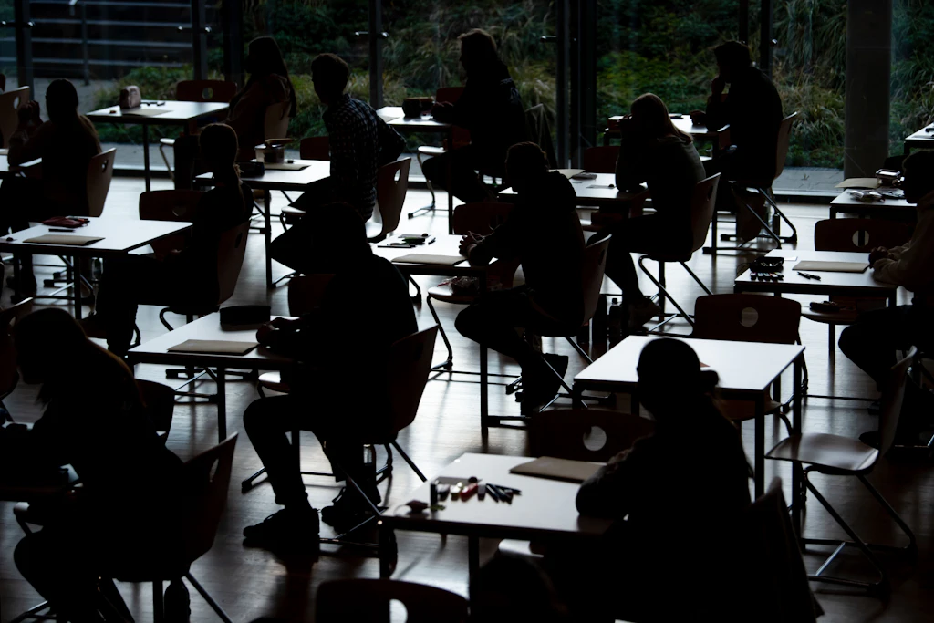 Bewertet werden alle – Schüler, Lehrer, Politiker. Nur die Schulaufsicht entzieht sich seit Jahrzehnten weitgehend der Rechenschaft.