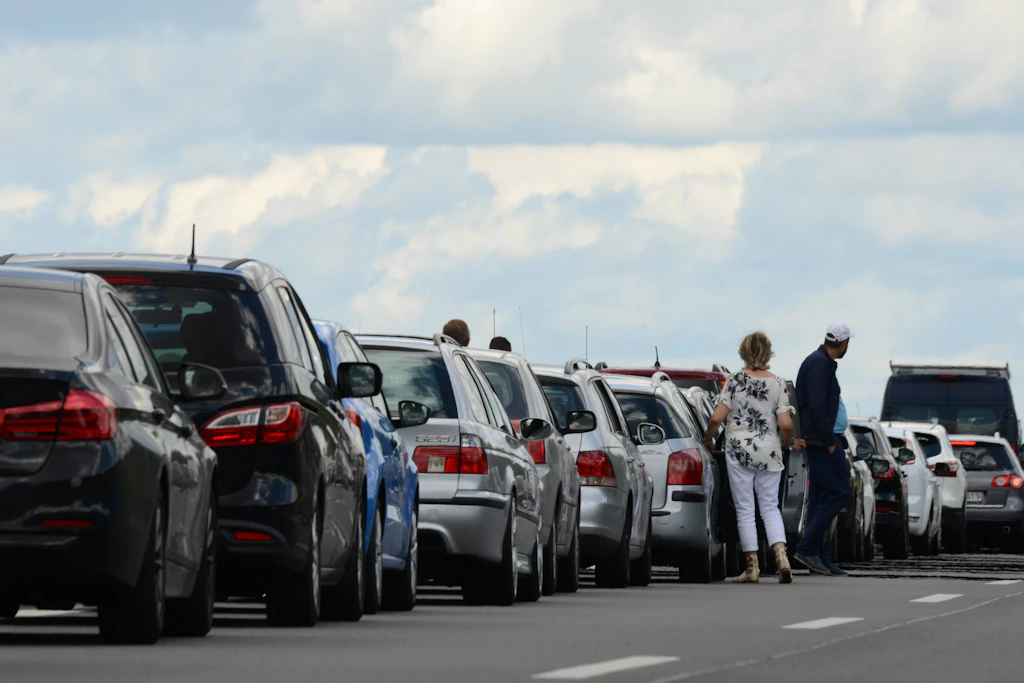 Es könnte auch am kommenden Wochenende ein wiederkehrendes Bild sein: Stau auf der A20. (Symbolbild)