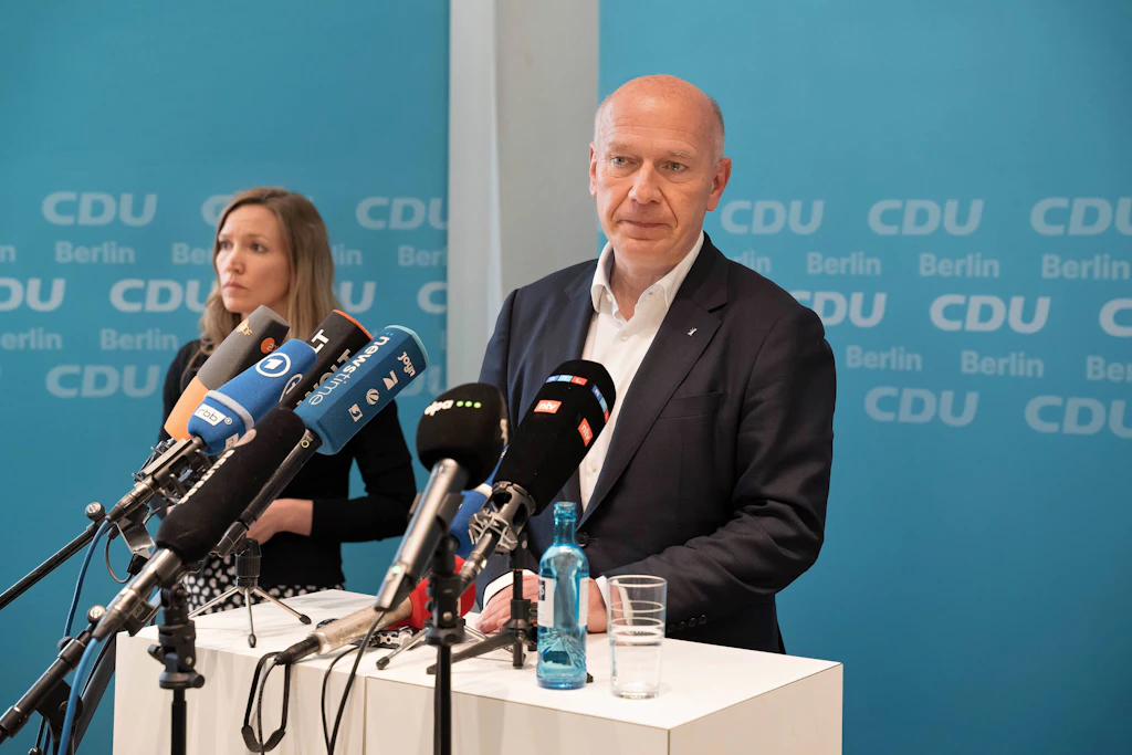 Berlins Regierender Bürgermeister Kai Wegner (CDU) wird bei der Abgeordnetenhauswahl am 20. September 2026 nicht erneut als Spitzenkandidat der CDU antreten. Das gab er am Freitagnachmittag auf einer kurzfristig anberaumten Pressekonferenz bekannt.