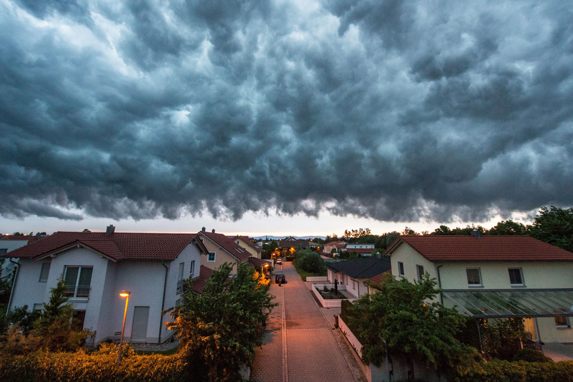 In Deutschland sind regnerische Herbsttage zu erwarten, teils mit Sturmgefahr.