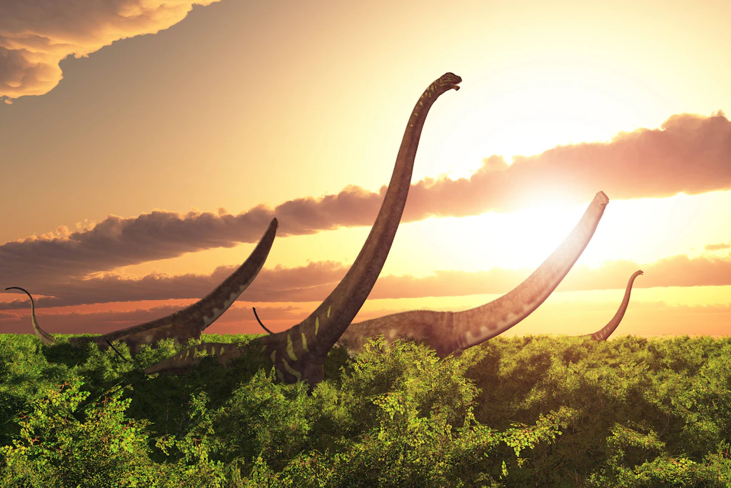 Langhals-Dinosaurier im Abendlicht: So ähnlich könnte auch Uragasaurus kalasinensis durch das urzeitliche Thailand gezogen sein (Illustration).