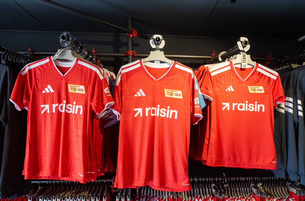 „Absolutes No-Go“: Neue Trikotwerbung spaltet die Fans des 1. FC Union Berlin