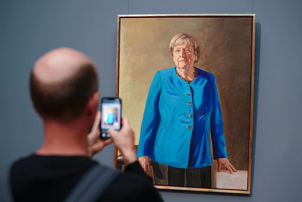 Merkel sorgt für Andrang im Bode-Museum: Porträt der Altkanzlerin zieht mehr Publikum an